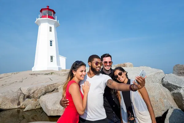 Peggy's Cove Tour: Lighthouse & Swiss Memorial