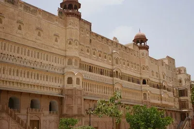 Discover Rajasthan's Heritage: A 2-Day Mandawa Tour from Agra with Bikaner Drop