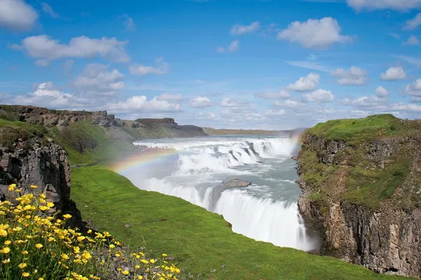 Golden Circle Day Trip: Greenhouse & Iceland Wonders!