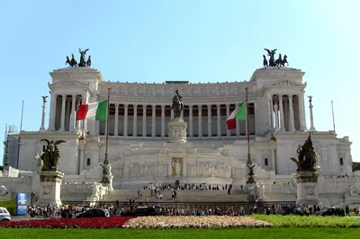 Rome's Squares & Fountains: Private 4-Hour Car Tour