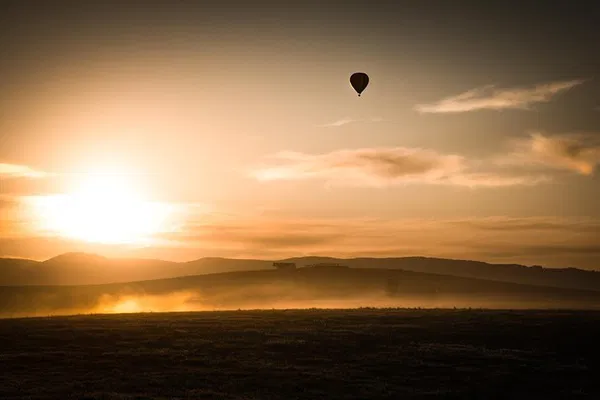 Yarra Valley Sunrise Balloon Flight & Champagne Breakfast