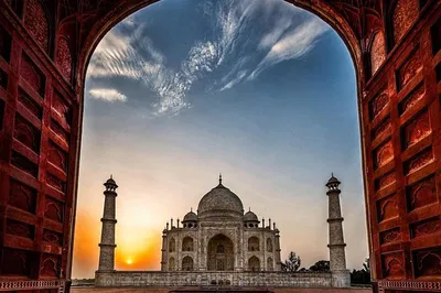 Taj Mahal Overnight: A Whirlwind Agra Adventure from Delhi