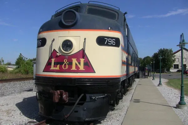 All Aboard History! Guided Railcar Tour & Museum Adventure in Bowling Green