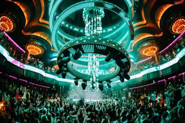 Vegas VIP Club Crawl: Party Bus & Free Drinks!