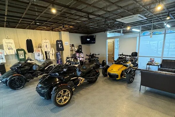 Blue Lagoon: Tropical Spyder Motorcycle Adventure