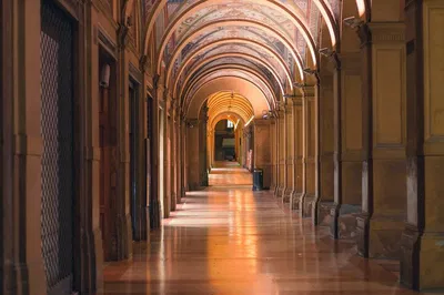 Bologna's Rhythms: Audio-Guided Cultural & Culinary Tales!
