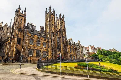 Unveiling Edinburgh's Architectural Tapestry: A Local Expert's Private Tour