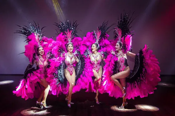 Experience Phuket's Glamour: Simon Cabaret Night Out!