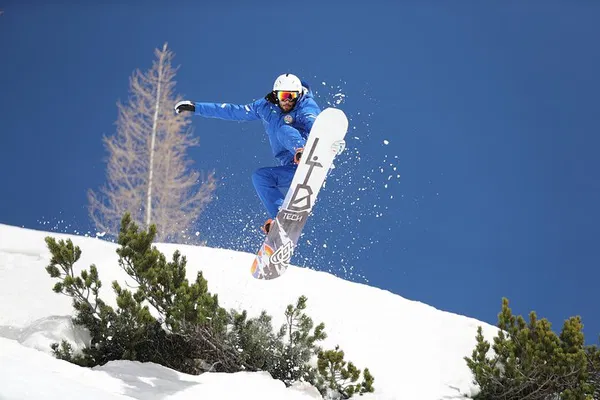 Elevate Your Ride: Personalized Freeride Snowboard Lessons in Livigno