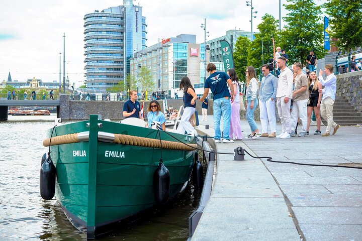 Amsterdam Canal Cruise: Local Guide & Small Group