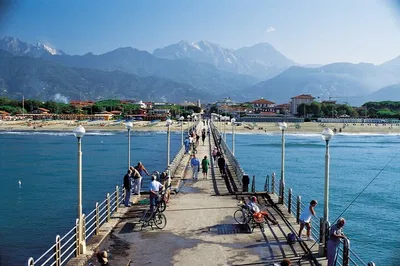 Stress-Free Rome to Forte dei Marmi Transfer: Travel in Style & Comfort