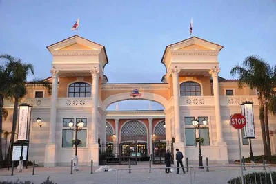 Luxury Shopping Spree: Castel Romano Outlet Tour with Private Rome Transfers