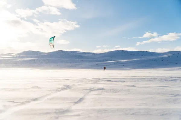 Conquer Hardangervidda: 2-Day Snowkite Adventure!