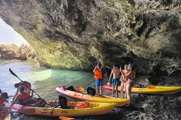 Mallorca: Kayak Caves, Snorkel & Cliff Jump Tour