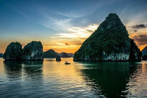 Ha Long Bay Private Day Trip from Hanoi/Harbor