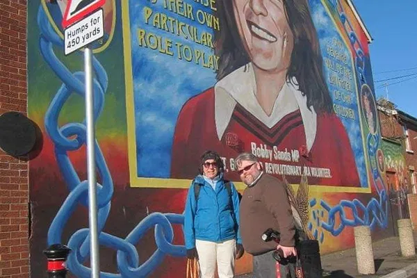 Belfast Taxi Tour: Murals, History & Peace Wall!