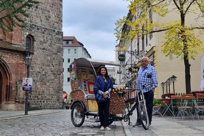 Berlin's Romantic Rickshaw Ride: City & Photo Tour