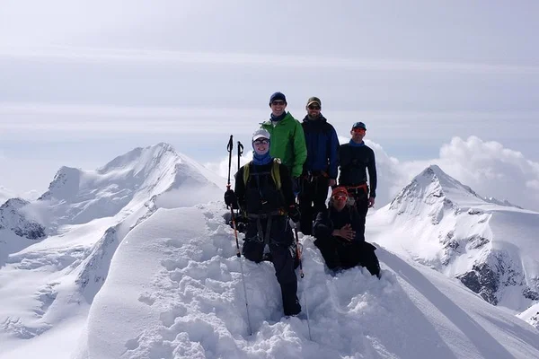 Backcountry Bliss: Private Ski-Touring & Splitboarding Adventures in Banff