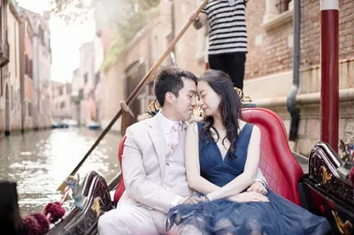 Venice Romance: Private Gondola & Photoshoot in Secret Canals