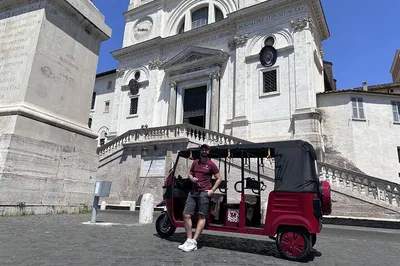 Rome's Express E-Tuk Adventure: Iconic Landmarks in 90 Minutes!