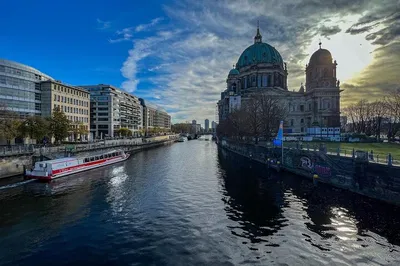 Uncover Berlin's History: A Private Car Tour Through East and West