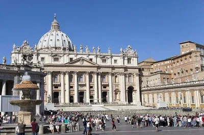 Rome's Iconic Wonders: A Whirlwind Vatican, Colosseum & Forum Private Tour