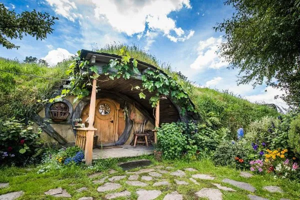 Hobbiton Tour: Small Group Day Trip from Auckland
