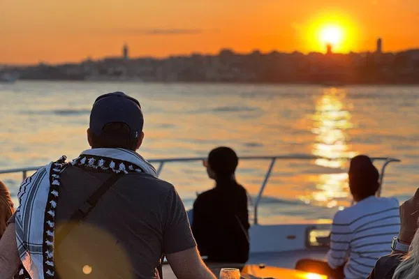 Istanbul Sunset Cruise: Bosphorus Yacht Tour