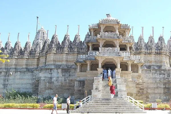 Unveiling Rajput Glory: A Private Day Tour to Kumbhalgarh & Ranakpur from Udaipur