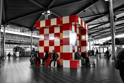 Private Amsterdam Airport Transfer: Roundtrip in Luxury