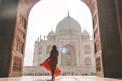 Overnight Agra Adventure: Taj Mahal Tour via Gatimaan Express