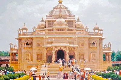 Discover Delhi's Spiritual Heart: A Personalized Temple Tour