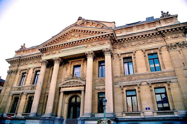 Brussels Architecture: Uncover Hidden Gems with a Local Expert!