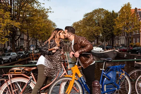 Amsterdam Photo Shoot: Capture Your Memories with a Pro!