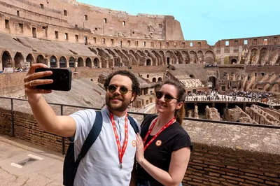Colosseum Tour: Roman Forum & Palatine Hill (Max 10)