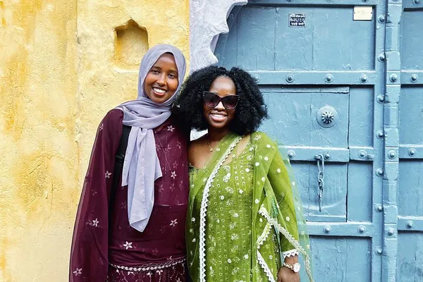 Discover Agra's Soul: Taj Mahal Handicraft Walk with Artisans