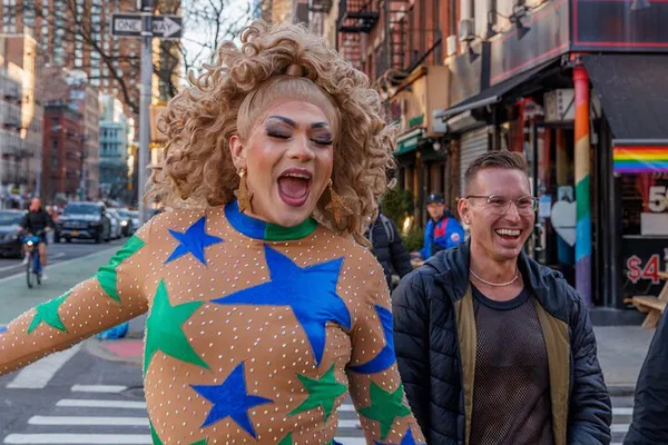 NYC Drag Bar Crawl: Drinks & Hell's Kitchen Glam!