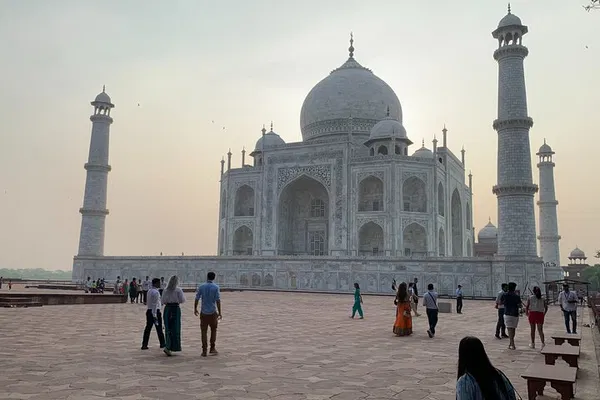 Sunrise Spectacle: Private Taj Mahal & Agra Fort Tour from Delhi