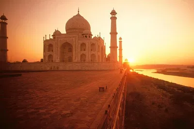 Unveiling Agra & Taj Mahal: A Luxurious Jaipur to Delhi Tour