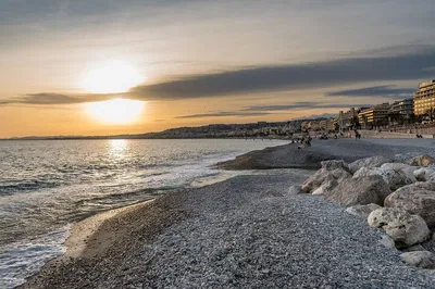 Milan to Nice Private Transfer: Genoa Stopover - Culture & Comfort!