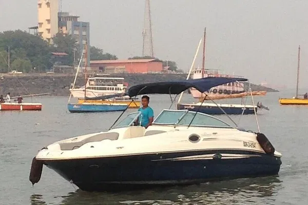 Elephanta Caves: Private Speedboat Tour from Mumbai