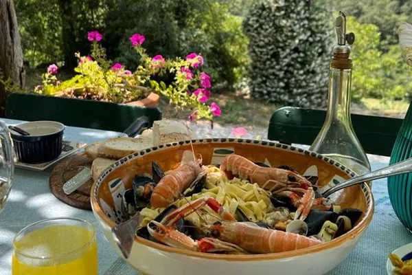 Florence Cooking Class: Tuscan Meal with a Local Family