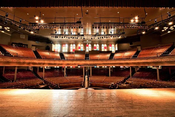 Ryman Auditorium Tour: Stage Photo & Nashville's Soul