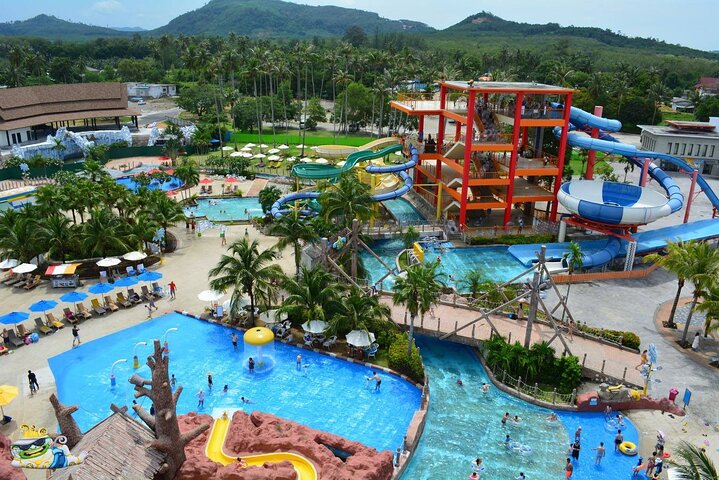 Dive into Fun: Splash Jungle Water Park Adventure in Phuket