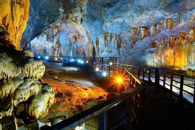 Paradise Cave Group Tour: Explore Vietnam's History and Natural Wonders