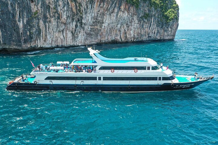 Smooth Sailing: Stress-Free Phi Phi to Phuket Ferry Transfer