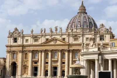 Unearth History: St. Peter's Basilica & Papal Tomb Exclusive Tour