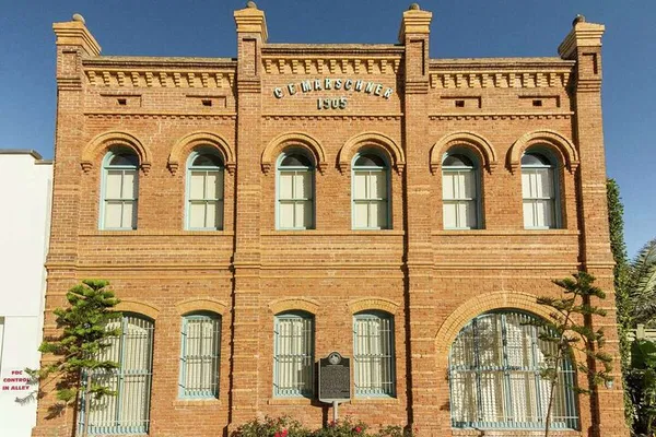 Galveston's Resilience: A Reconstructed History Tour in a Model-T