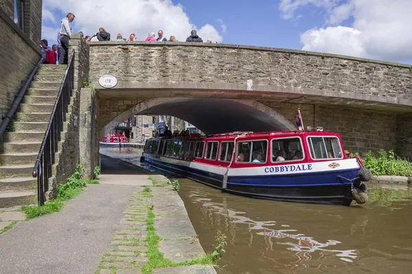 Skipton Canal Cruise: Comedy & History in 1 Hour