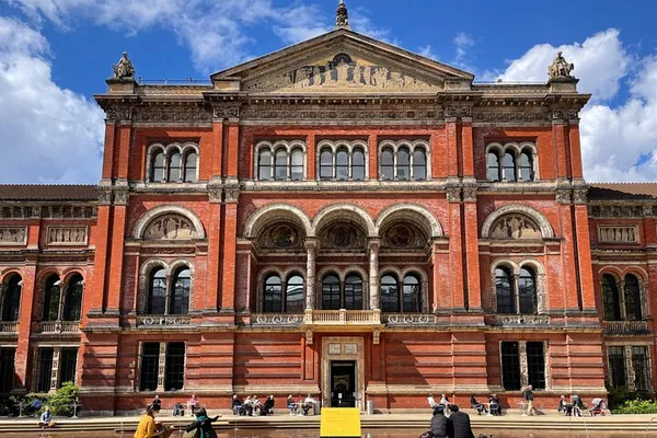 V&A Museum Private Tour: Art & Design Secrets